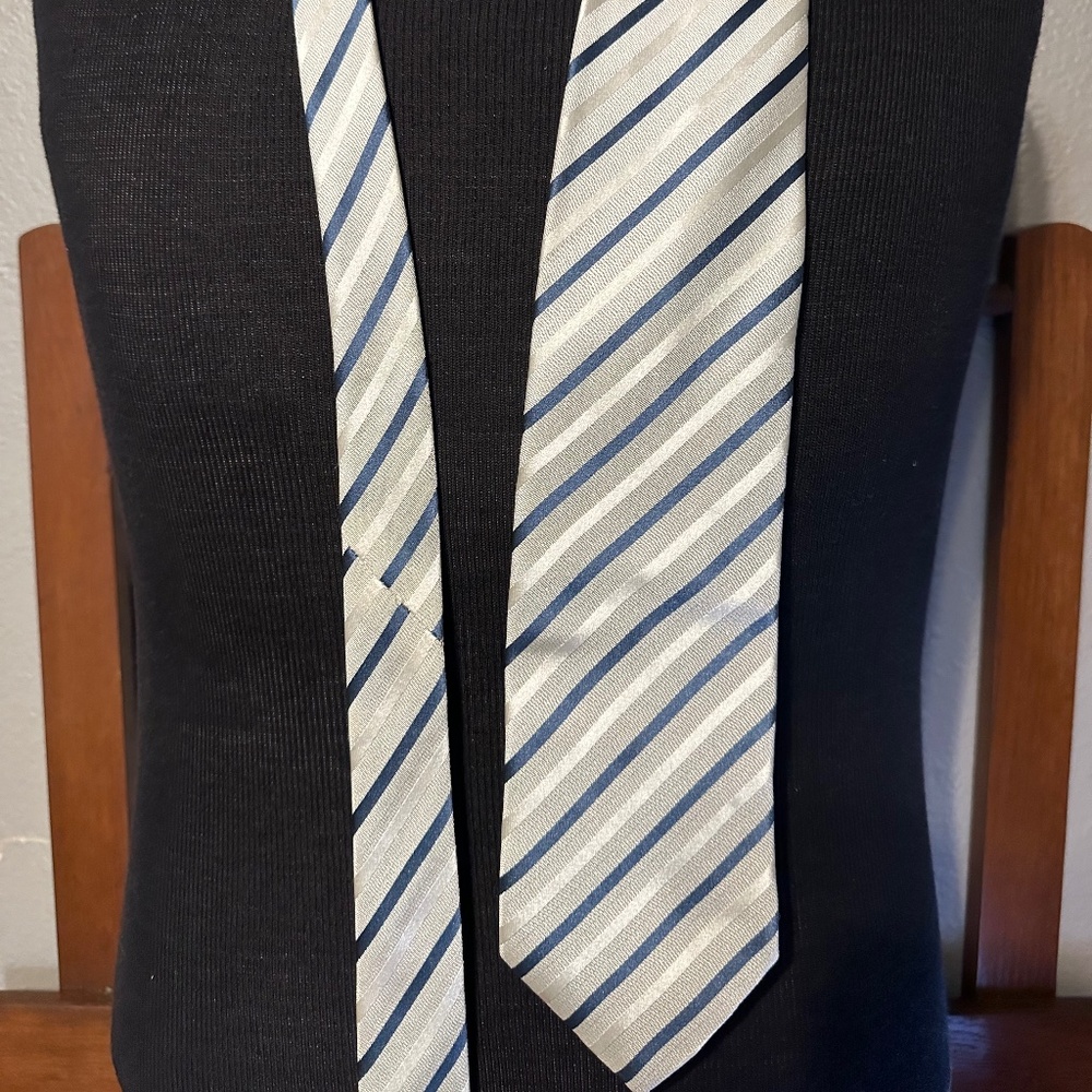 AUTHENTIC EMPORIO ARMANI 100% SILK NECKTIE TIE BLUE SILVER STRIPE